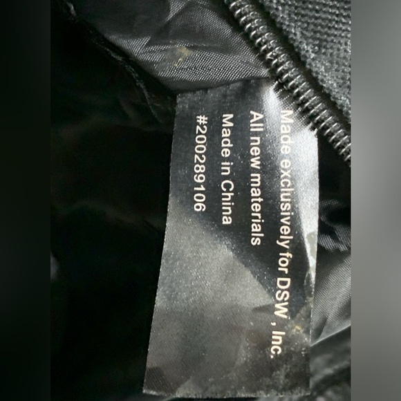 DSW Faux Snakeskin Handled 3 Compartment Zippered Weekend Overnight Tote Bag - Picture 6 of 16